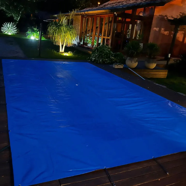CAPA DE PISCINA 7 X 4 MTS 450 MICRAS, SUPORTA ATÉ 150 KGS DE PESO, COM RALO DE DRENAGEM .